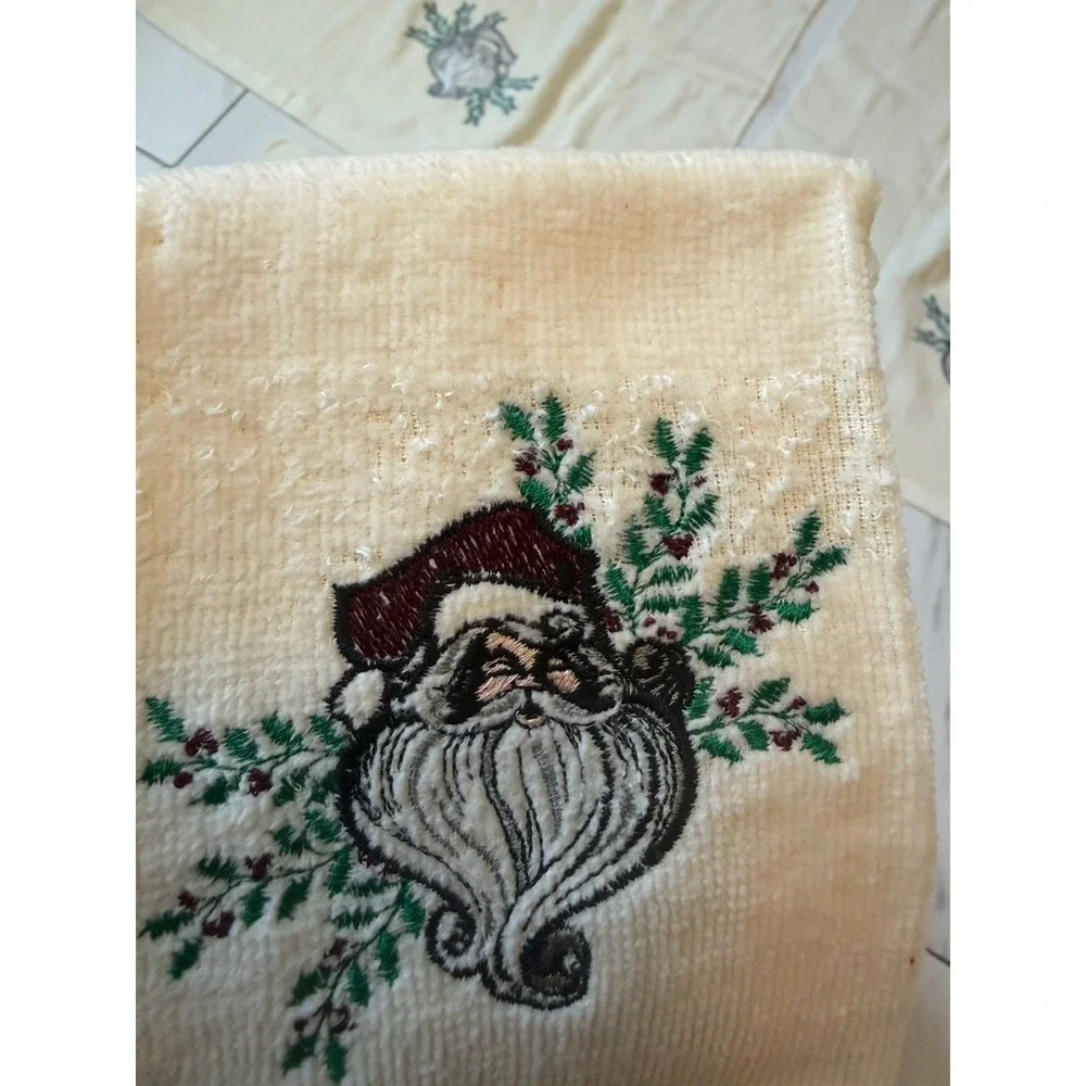 Vintage Santa Christmas Bath Towels Washcloths Set of 4 Embroidered Cotton